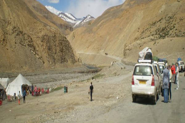 Jeep Safari in ladakh tours Diskit over Khardung